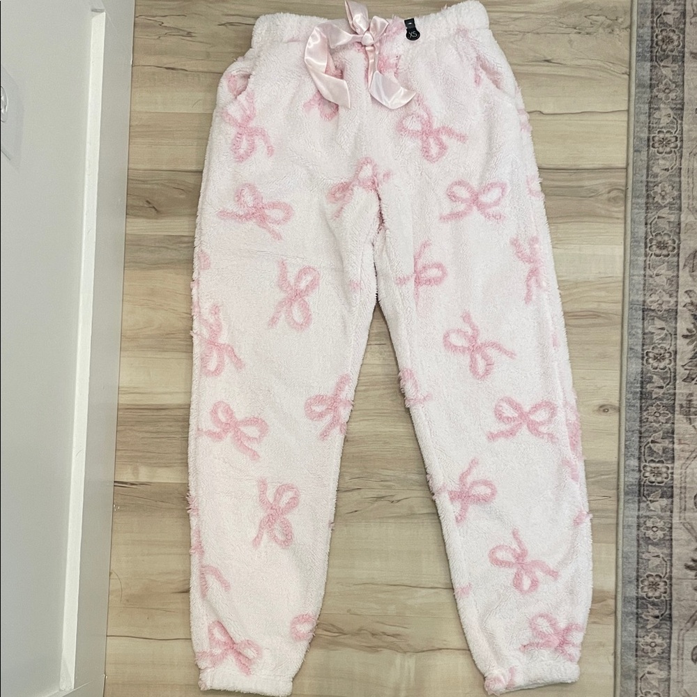 Cozy Pink Bow Fuzzy Lounge Pants Size XS. NWT